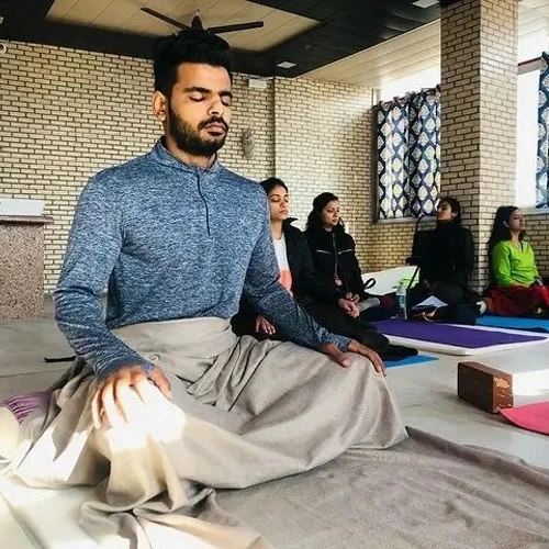 meditation class at 7 chakras yoga school.